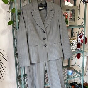 Evan Picone Women's Classic Gray Suit Set